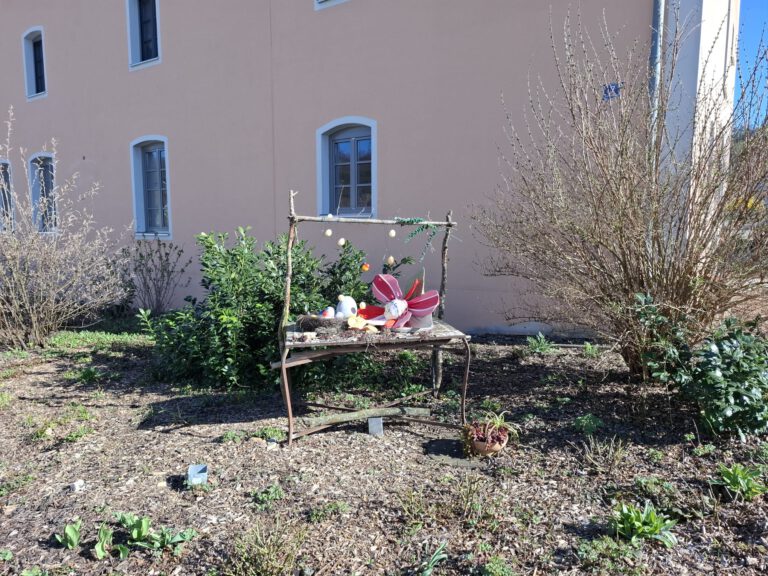 Tisch Frühling 2025